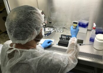 lacen-es-analise-diagnostico-Lacen ES é escolhido para sediar projeto internacional sobre tuberculose