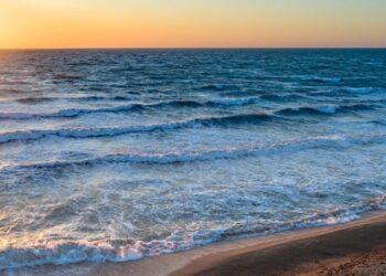 mar praia dessalinização