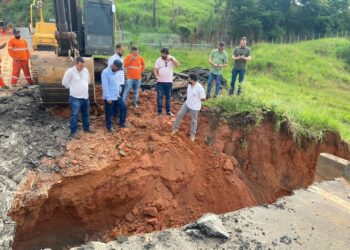 DER-ES mantém força-tarefa com várias frentes de trabalho em locais afetados pela chuva
