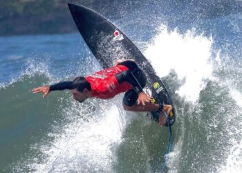 Surfista Rafael Teixeira se prepara para abertura do Challenger Series 2024