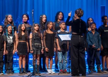 Festival Parque Aberto recebe programação beneficente do Dia das Mães com Algazarra Cora