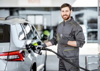 5 formas de economizar energia em um posto de gasolina