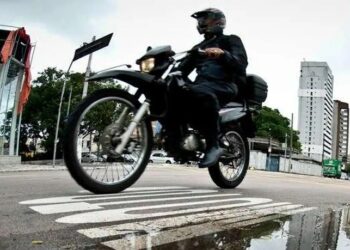 Pesquisa nacional mostra que 54% dos motociclistas dirigem sem habilitação