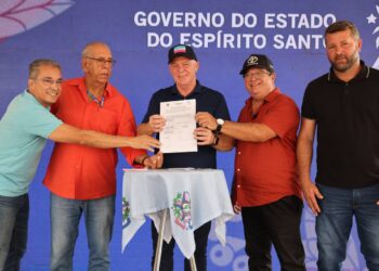 Governador visita obras e anuncia novos investimentos em Marataízes