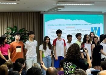 Estudantes da regional de Cachoeiro de Itapemirim recebem as suas medalhas da OBMEP