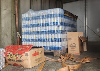 Transporte de latões de cerveja e chapas de mármore de granito sem documento fiscal resulta em autuações