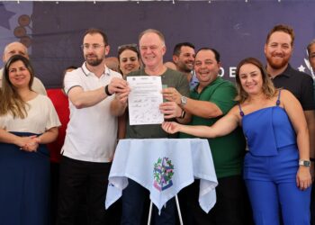 Governador inaugura Praça São Pedro e anuncia novos investimentos em Anchieta