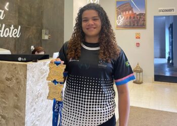 Lutadora capixaba é campeã da categoria absoluta no Brasília Internacional Open de Jiu-Jitsu