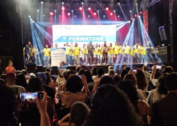 Programa QualificarES realiza formatura de 1.881 alunos na Região Metropolitana