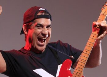 Durval Lelys vai agitar o Carnaval de Piúma 2025