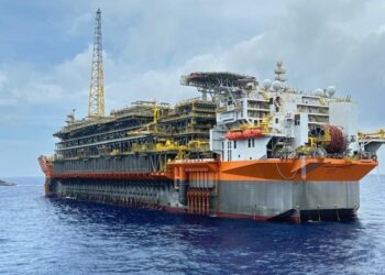 Maior plataforma de petróleo do Brasil dá início às operações no Campo de Búzios