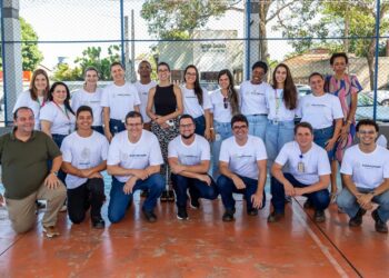 Samarco faz a entrega de kit escolar para estudantes de comunidades vizinhas em Minas e no Espírito Santo