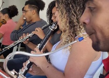 Projeto abre 168 vagas gratuitas para crianças e adolescentes aprenderem instrumentos de música clássica