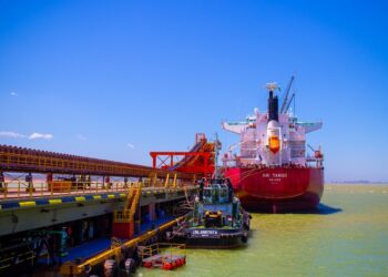 Samarco inicia atividade de dragagem no Porto de Ubu, em Anchieta (ES