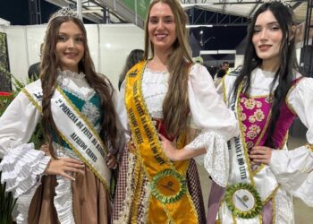 Confira a rainha e princesas eleitas da 50ª Festa da Banana e do Leite