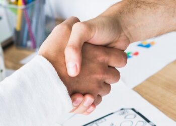 Feira Parceria Legal leva serviços públicos gratuitos e shows musicais à população de Piúma