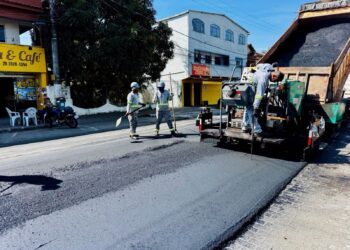 Piúma inicia Programa Renova Centro com novo asfalto na Avenida Eduardo Rodrigues