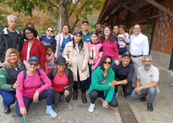 Portadores de deficiência visual vivem experiência sensorial em passarinhada na RuralturES