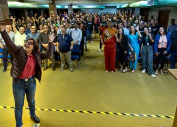 Aula de integração do programa de Cursos para as Comunidades - Guarapari - 09-10-2025 - na foto, Vera Lucia - crédito Nitro.jpeg