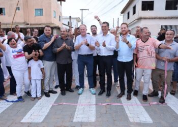 Governo do Estado inaugura obras de infraestrutura e anuncia novos investimentos em Marataízes