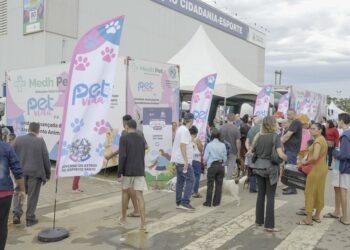 Carreta do Pet Vida leva castração gratuita para cães e gatos e vacinação para cães em Anchieta
