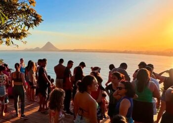 Final de semana em Piúma tem shows gratuitos, pagode e pôr do sol musical na Ilha do Gambá