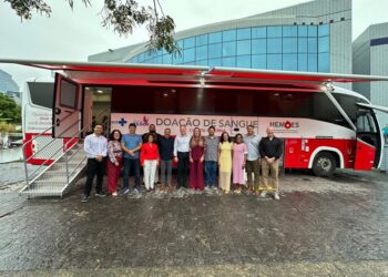 Novo ônibus do Hemoes com cadeiras automáticas e capacidade para atender 120 doadores por dia