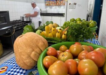 Aberto Chamamento Público para compra de alimentos para a merenda escolar