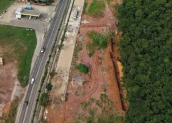 Obra de drenagem e pavimentação de rua paralela à ciclovia entra na fase final