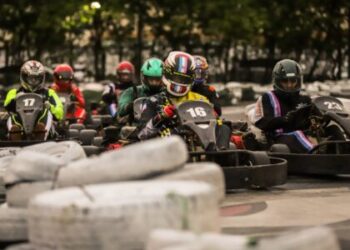 Jovens pilotos de três estados disputam a Copa Verão em Vitória de Kart