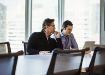 Micro e pequenas empresas devem decidir até setembro se vão migrar para o Simples Nacional