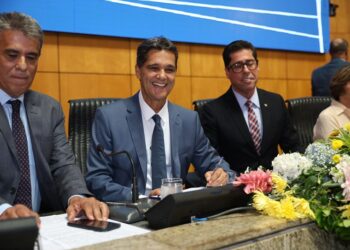 Ricardo Ferraço toma posse como governador do Espírito Santo