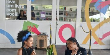Biblioteca Transcol leva música, poesia e performances artísticas aos terminais em programação cultural de maio