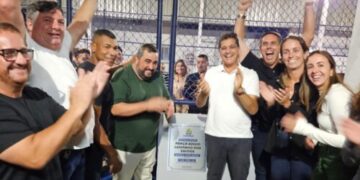 Governador entrega revitalização de praça e autoriza recapeamento de ruas e avenidas em Guarapari