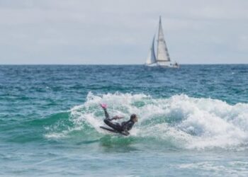 Luna Hardman é campeã da primeira etapa do Circuito Europeu de Bodyboarding, em Portugal
