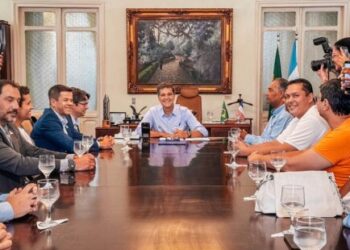 Governo amplia isenção de ICMS para veículos elétricos e híbridos e beneficia taxistas e motoristas de aplicativo
