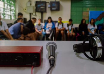 Jovens da rede pública de Cariacica aprendem música, fotografia, HQs e podcast com o Projeto Viagem Capixaba