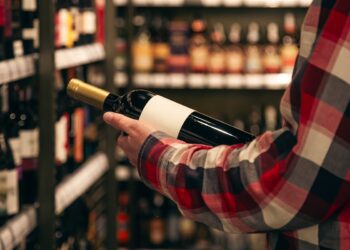 Vinho importado lidera ranking de impostos entre produtos das festas juninas