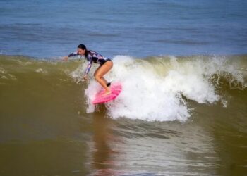 Campeonato de Surf Piúma movimenta a Praia da Maria Neném neste fim de semana