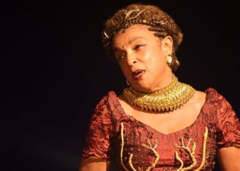 Elisa Lucinda apresenta o espetáculo “O Princípio do Mundo” no Teatro da Ufes