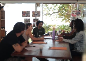 Grupo de pesquisa da Escola Viva de Artes debate a figura do professor-artista