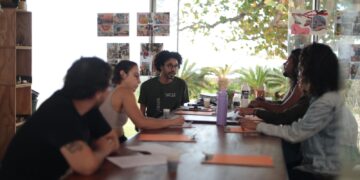 Grupo de pesquisa da Escola Viva de Artes debate a figura do professor-artista