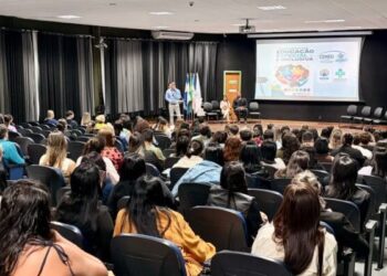 Seminário Municipal sobre Educação Especial promove formação e troca de experiências em Piúma