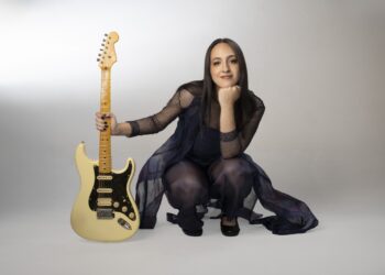 Circuito Cais destaca a guitarrista Mariana Gruvira entre as atrações especiais deste sábado