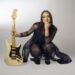 Circuito Cais destaca a guitarrista Mariana Gruvira entre as atrações especiais deste sábado