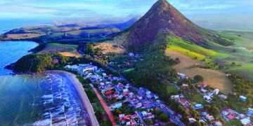 Piúma está entre os 10 destinos turísticos em ascensão no Brasil, segundo o Airbnb